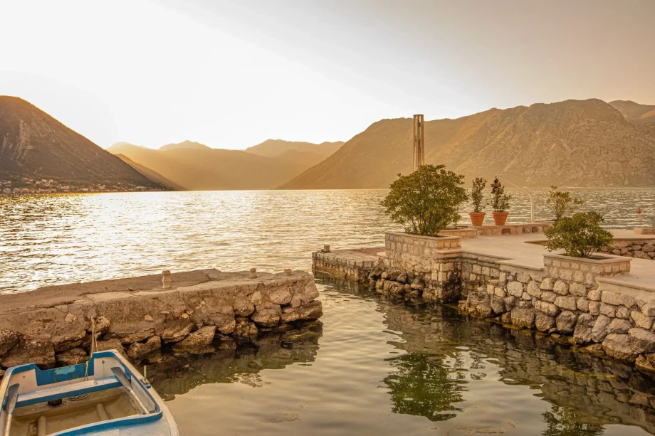 Villa with Stunning Views of Beautiful Sunsets