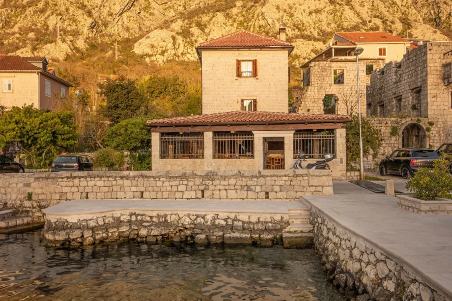 Villa by the Sea with Breathtaking Coastal Views