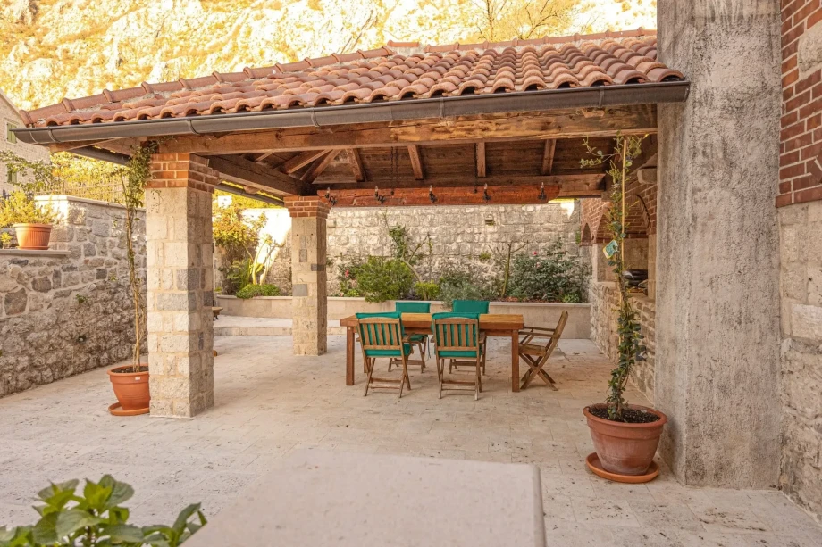 Spacious Terrace for Socializing and Entertaining with Stunning Views