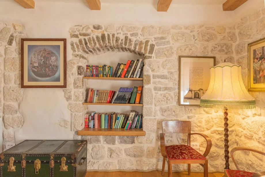 Living Room with Vintage Details and Classic Charm