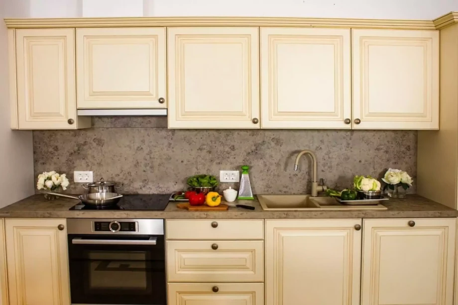 Fully equipped kitchen in villa Reef Pearl in Budva