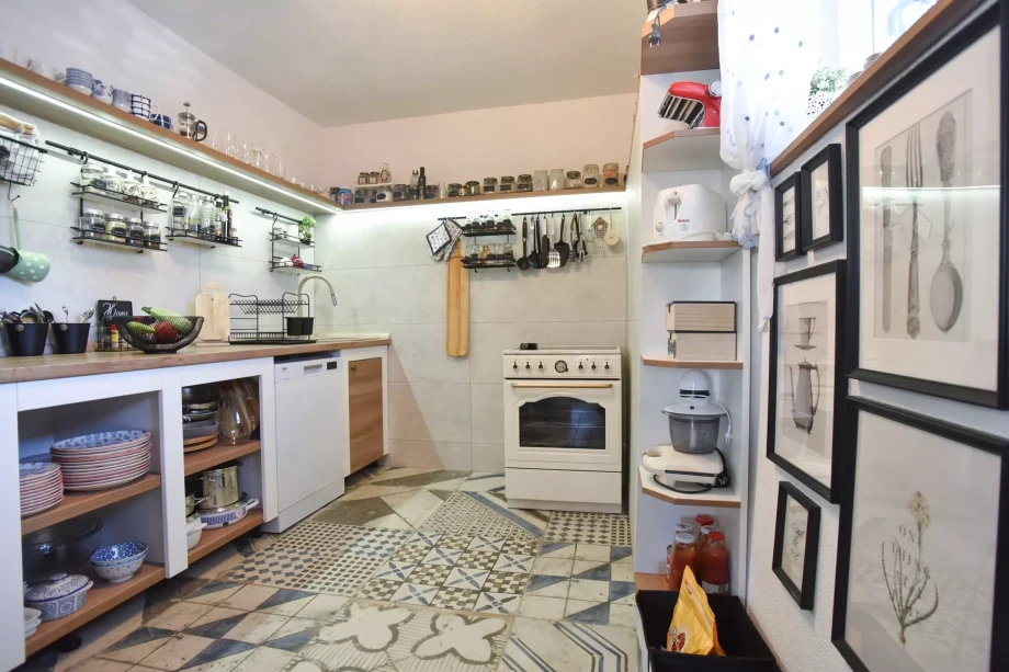 Fully equipped kitchen