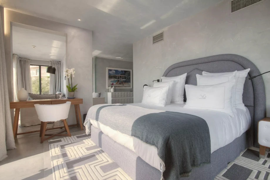 King size bed Villa Geba