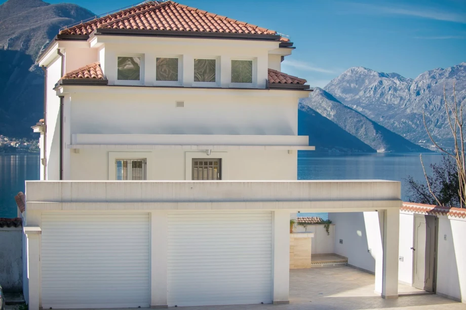 Entrance Villa Gem of Kotor with sea view