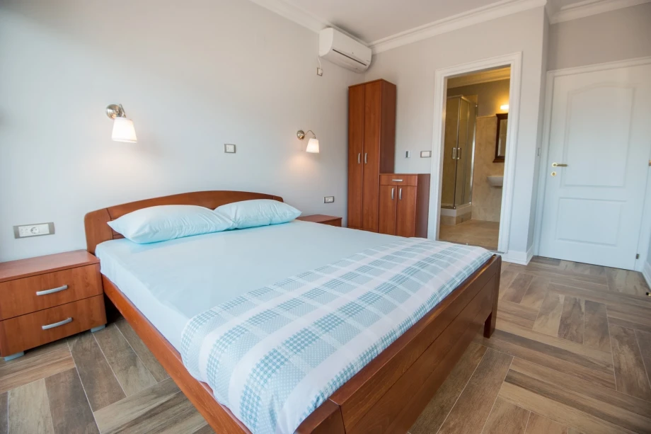 Queen size bed in Montenegro villa
