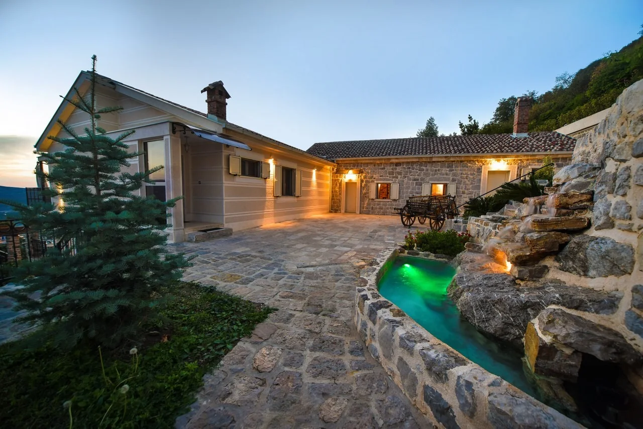 Classic Estate Villa with Pool and Gym in Kotor