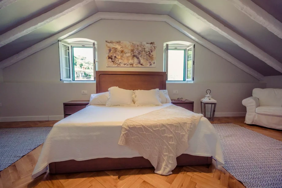 Comfortable King Size Bed with White Bed Sheets in Luxury Villa