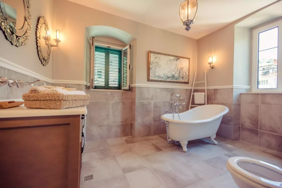 Large and Elegant Bathroom with Bathtub in Pallazzo Trina, Montenegro