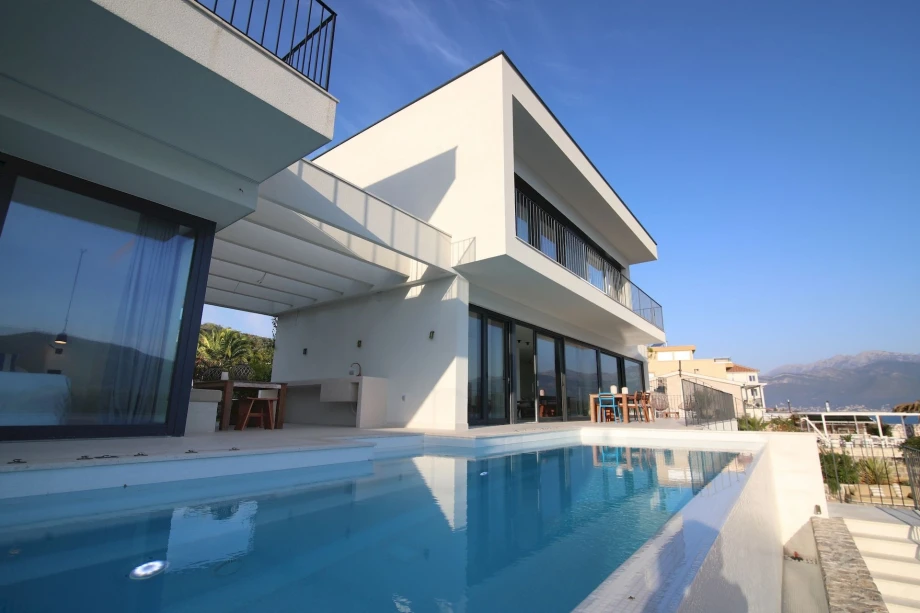 Villa with pool in Montenegro