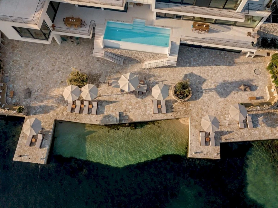 Luxury villa with a pool and paved dockings in Montenegro