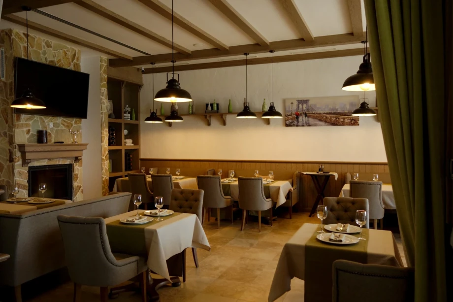 Guest dining area within the Reef Villas restaurant