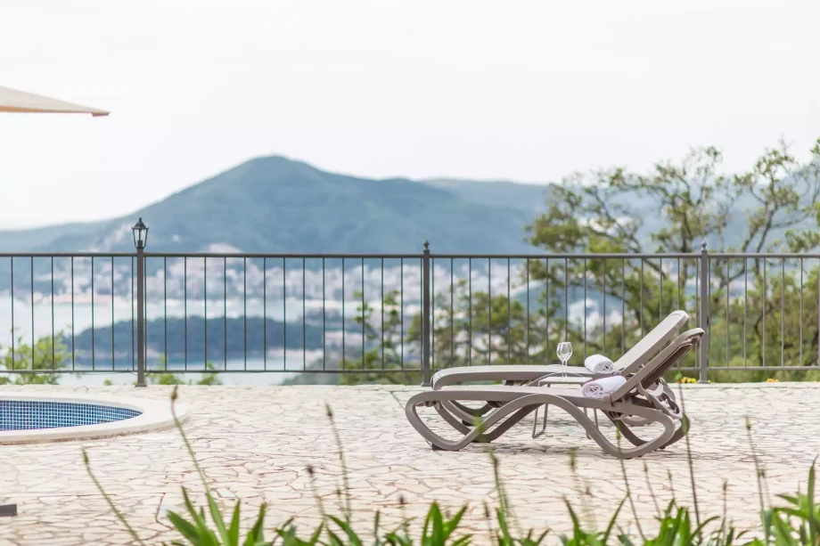 Front yard with a pool and sunchairs in villa for rent in Montenegro