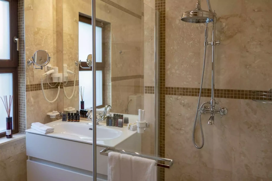 Bathroom with a walk in shower in Villa Reef Tree with pool