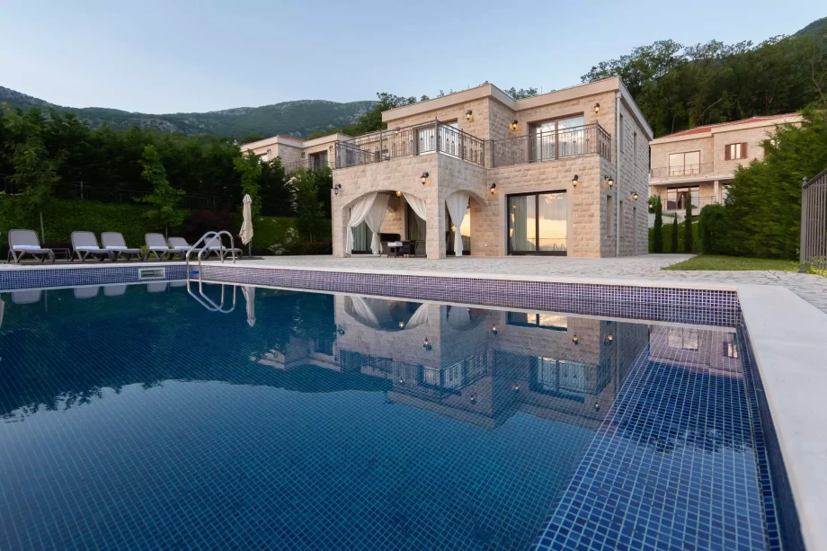 Large outside pool in villa for rent in Montenegro