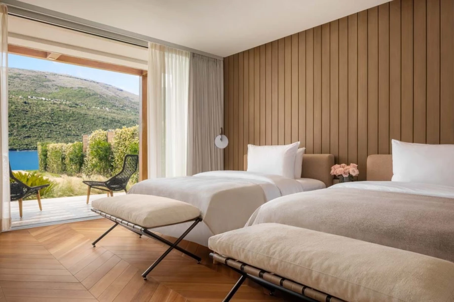 Double room with terrace and sea view in Portonovi