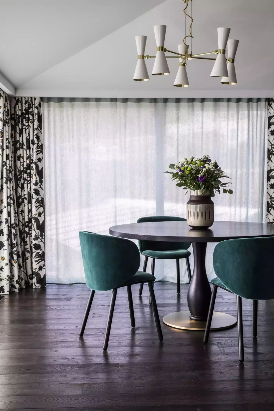 Elegant table with chairs