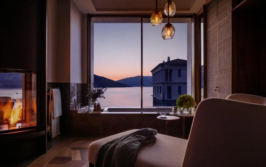 One&Only Panoramic room with a view of the bay at dusk