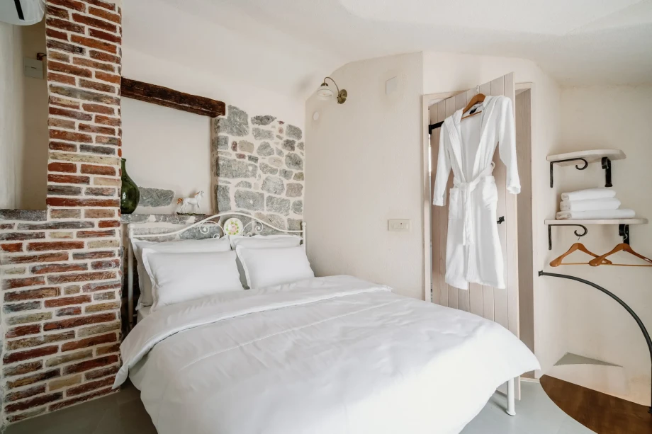 Bedroom with king size bed