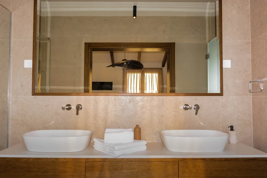 Fully equipped bathroom in villa