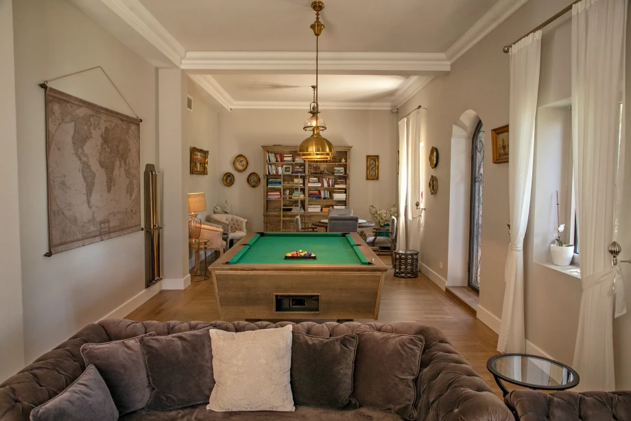 Spacious room with pool table