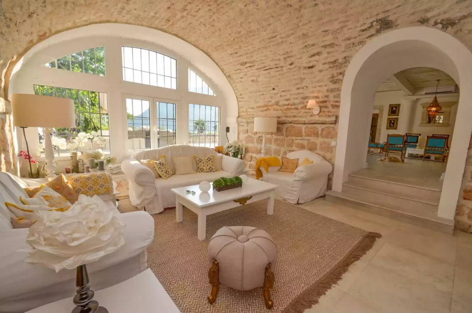 Spacious and comfortable room in villa