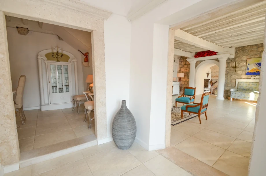 Spacious Villa Corazón del Perasto with Stunning Interiors