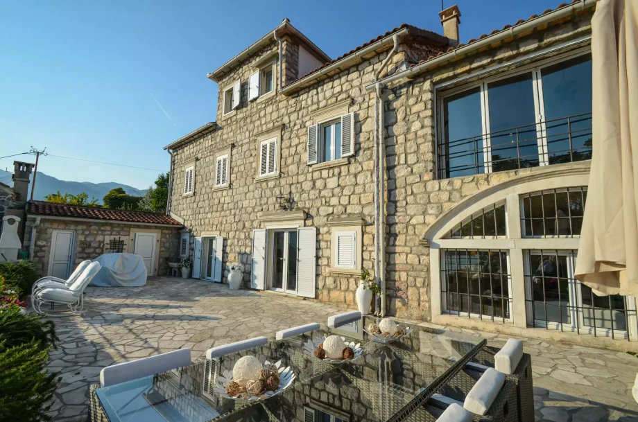 Stone Villa Corazón del Perasto for rent