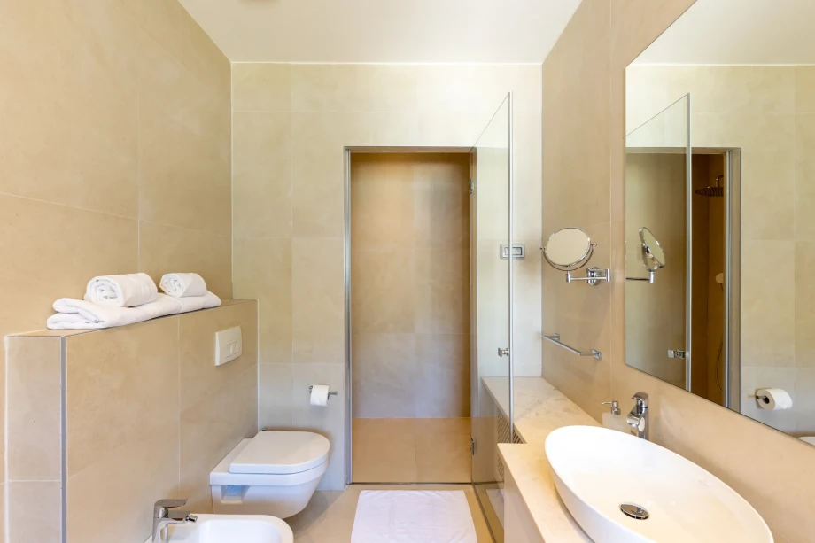 Fully equipped bathroom