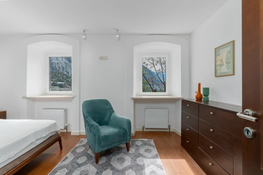 Elegant Bedroom with Convertible Sofa for Extra Comfort