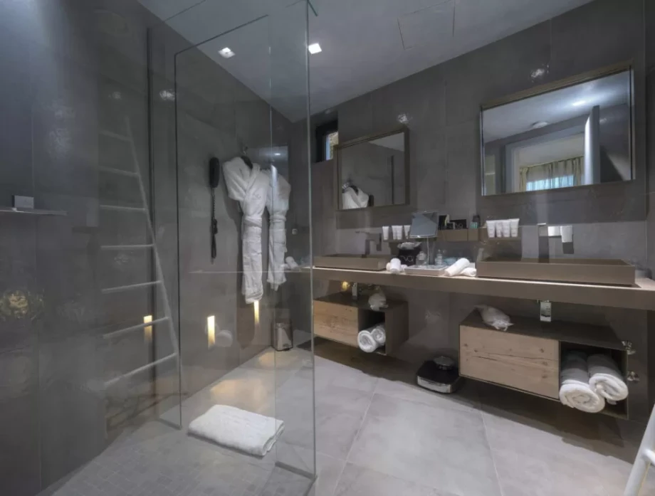 Equipped Bathroom Villa with Modern Amenities