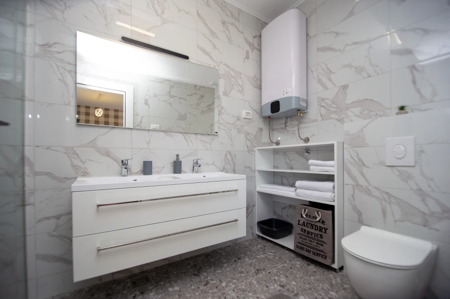 Modern Bathroom with Sleek Design