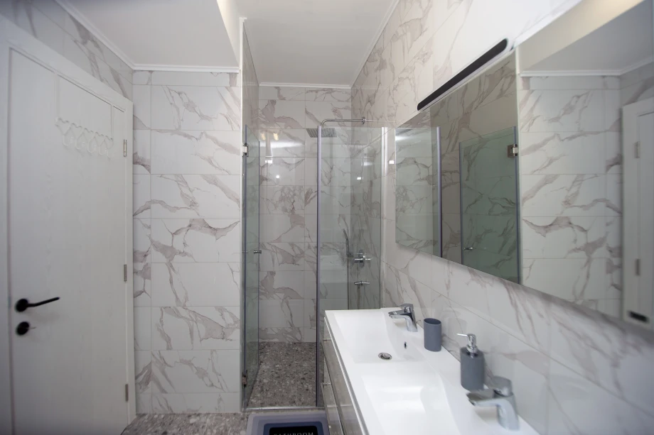 Modern Shower Cabin at Mayas Retreat Villa