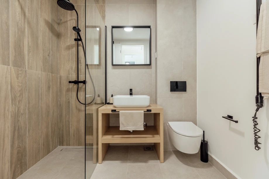 Fully Equipped Bathroom