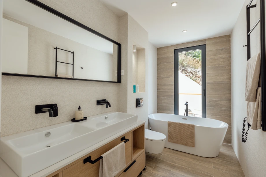 Fully equipped bathroom in the villa