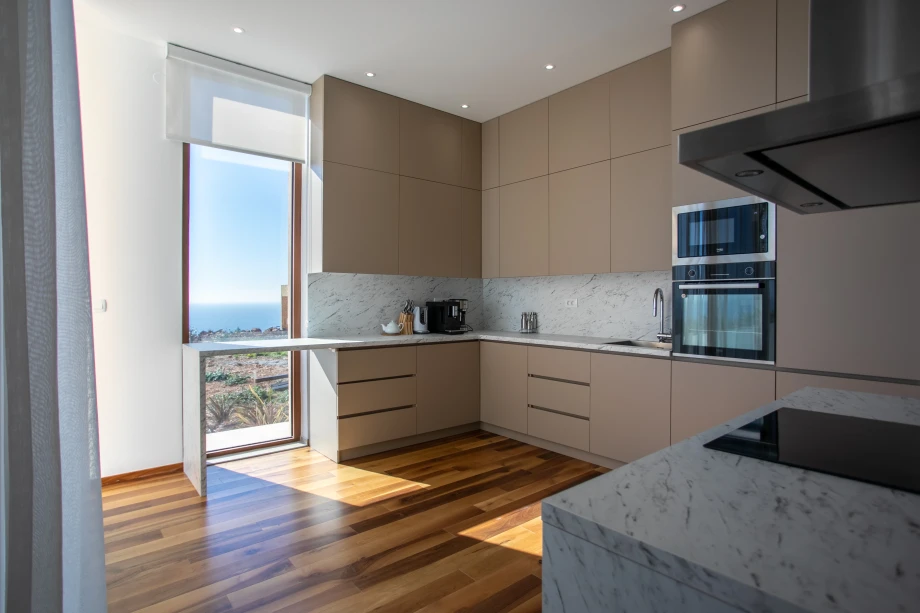 Fully Equipped Modern Kitchen for Culinary Delights