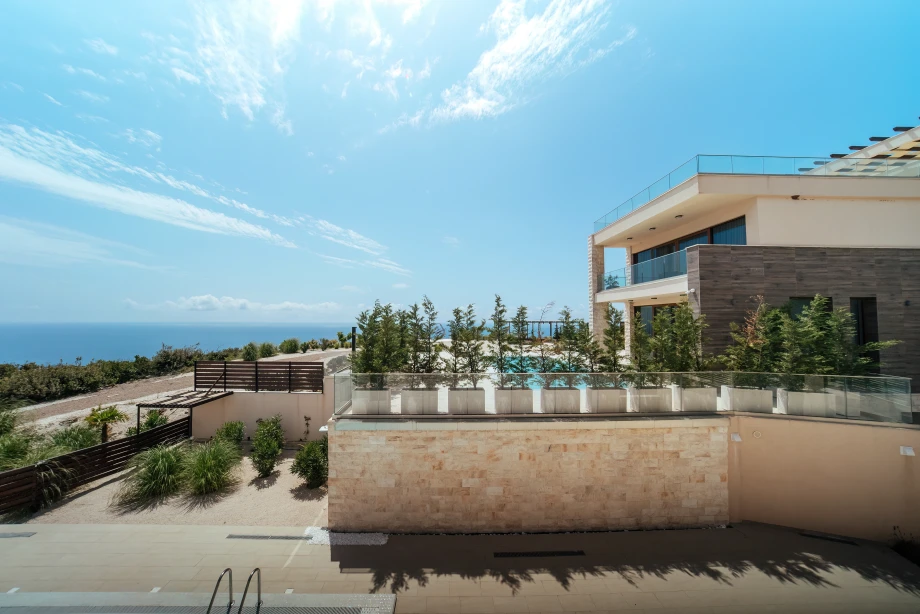 Luxurious Yard for Outdoor Relaxation