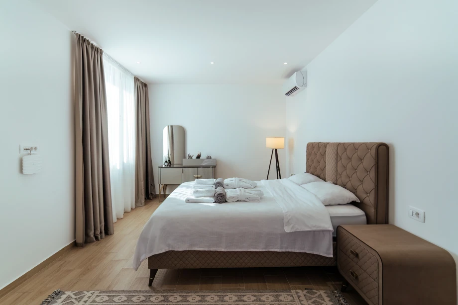 Spacious Big Bed for Ultimate Comfort