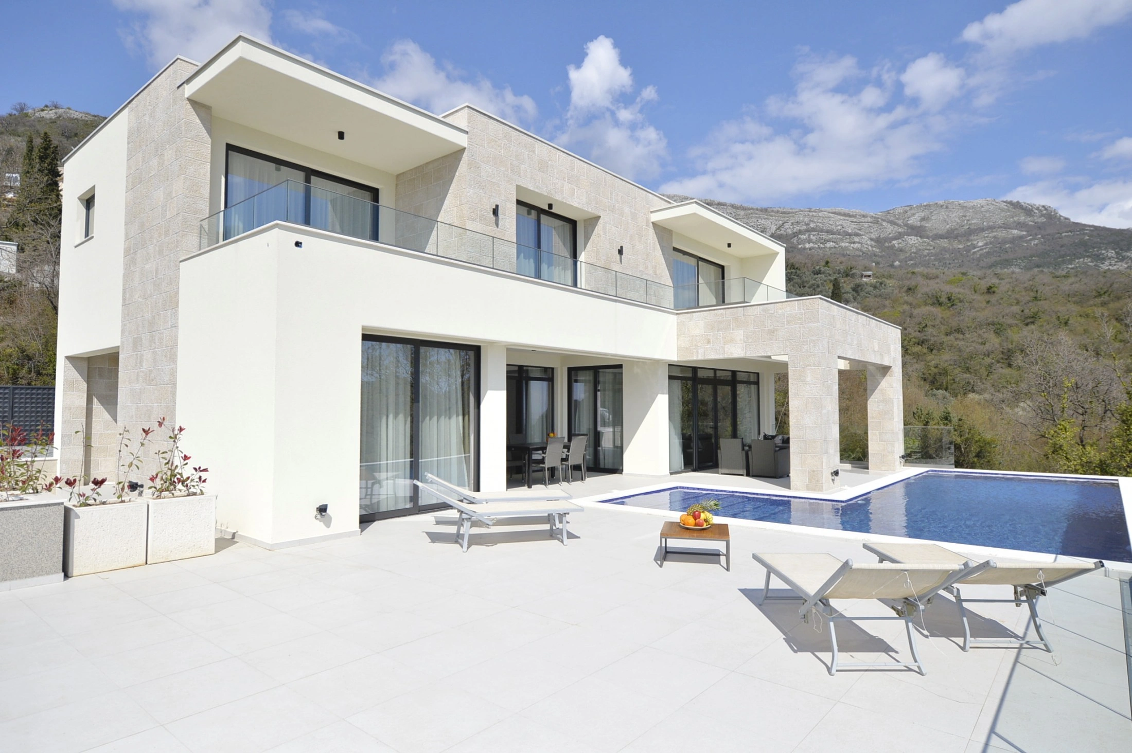 Beautiful Villa with Pool at Starfish Retreat, Budva