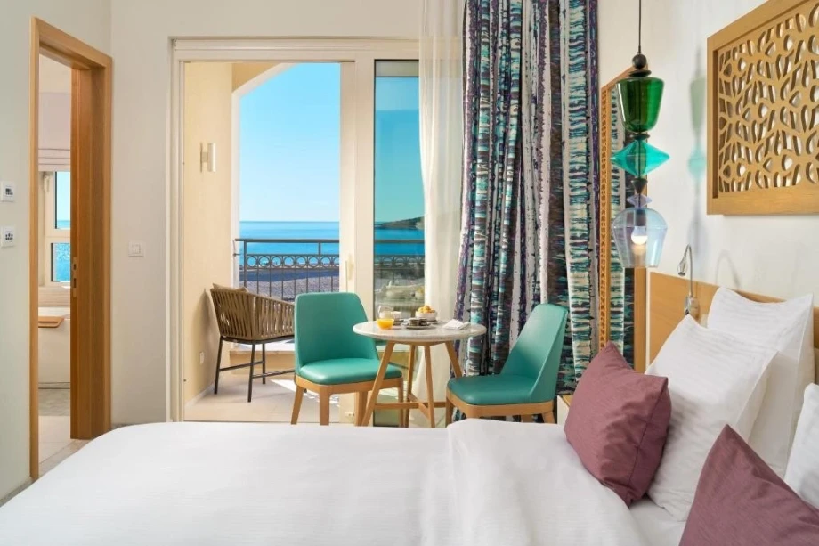 Elegant Living Space with Modern Details and Design