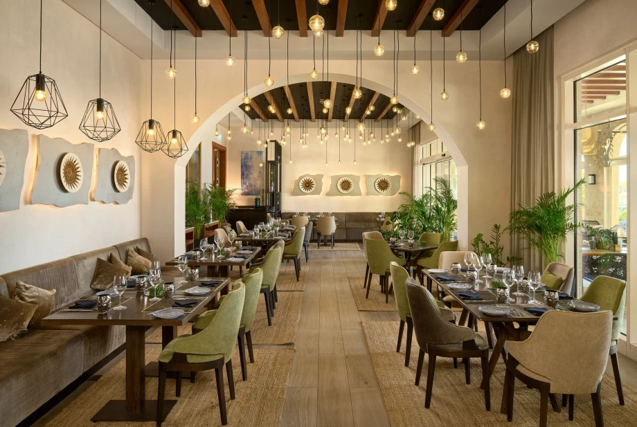 Cozy Restaurant with Inviting Ambience