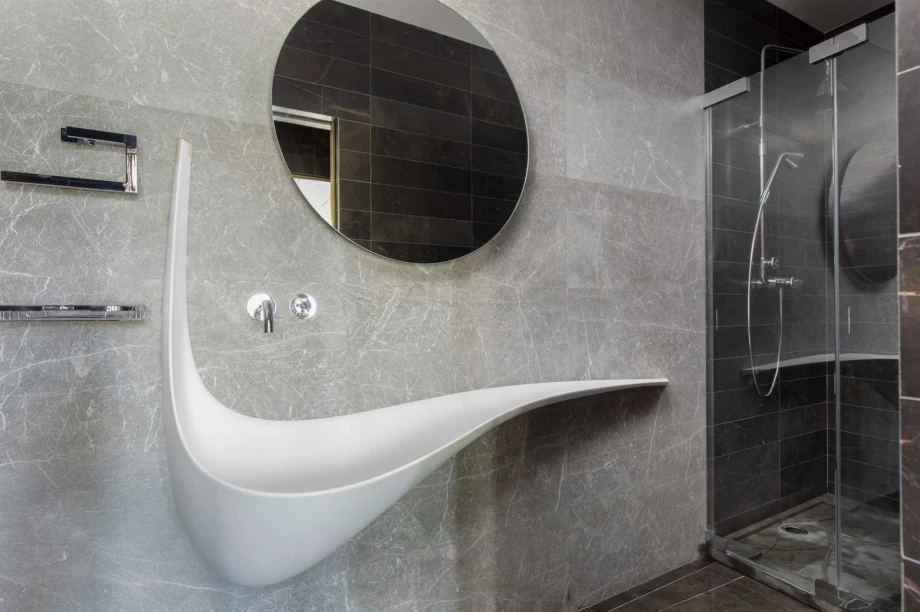 Elegant Bathroom with Sophisticated Design