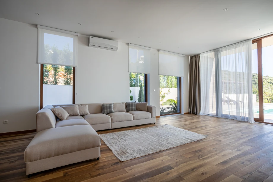 Spacious Living Room with Comfortable Seating and Relaxing Vibe