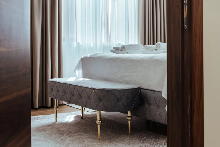 Bright and Perfectly Lit Room with Inviting Ambiance