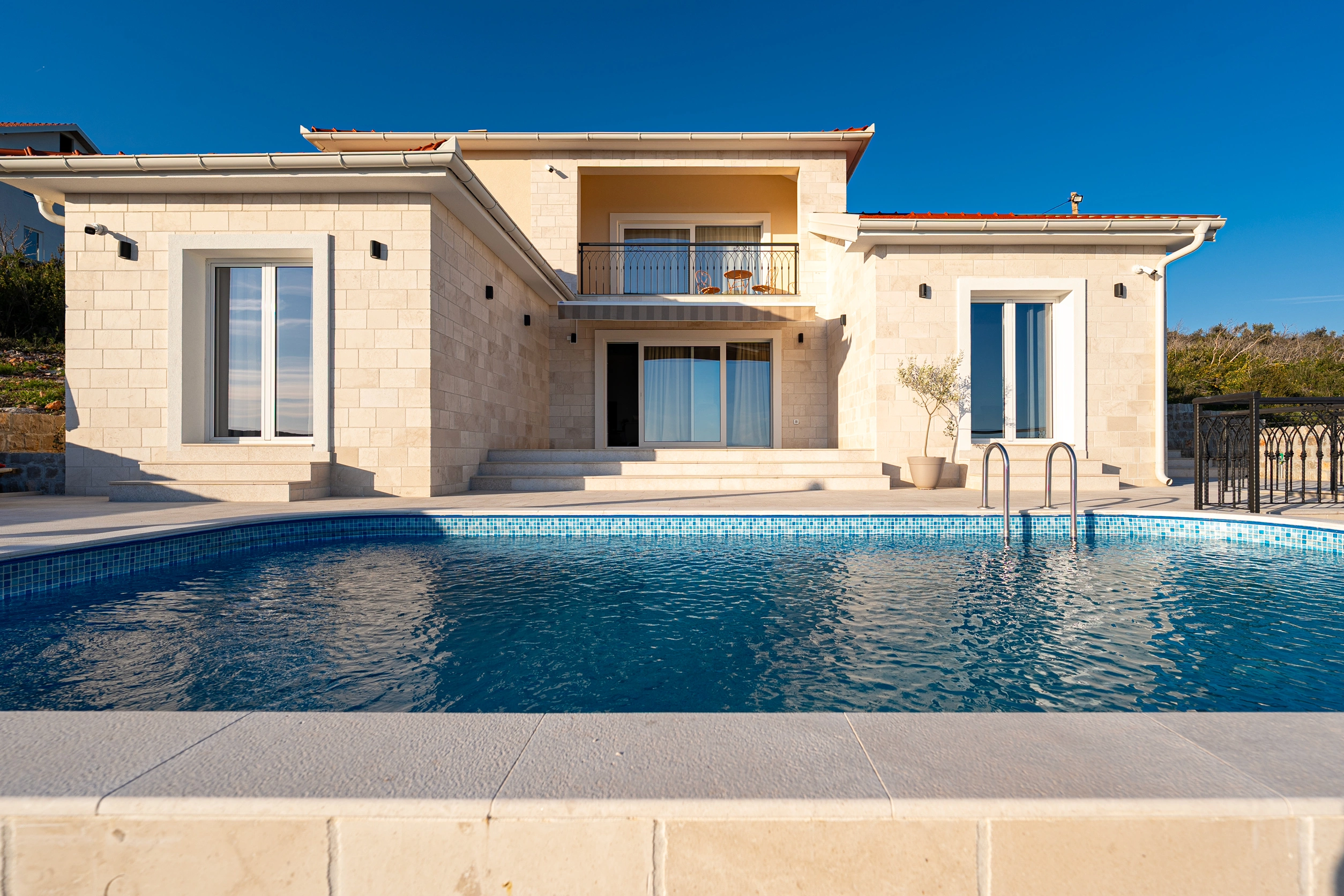 Perfect Villa with Pool – Luxurious Outdoor Living and Scenic Views