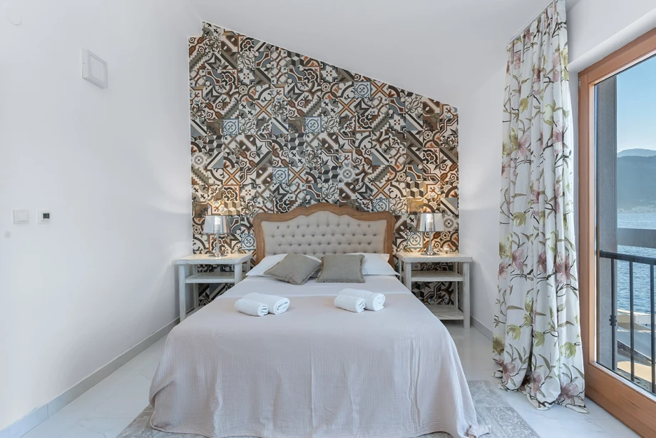 Cozy Illuminated Room with Elegant Décor at Montenegro Villa