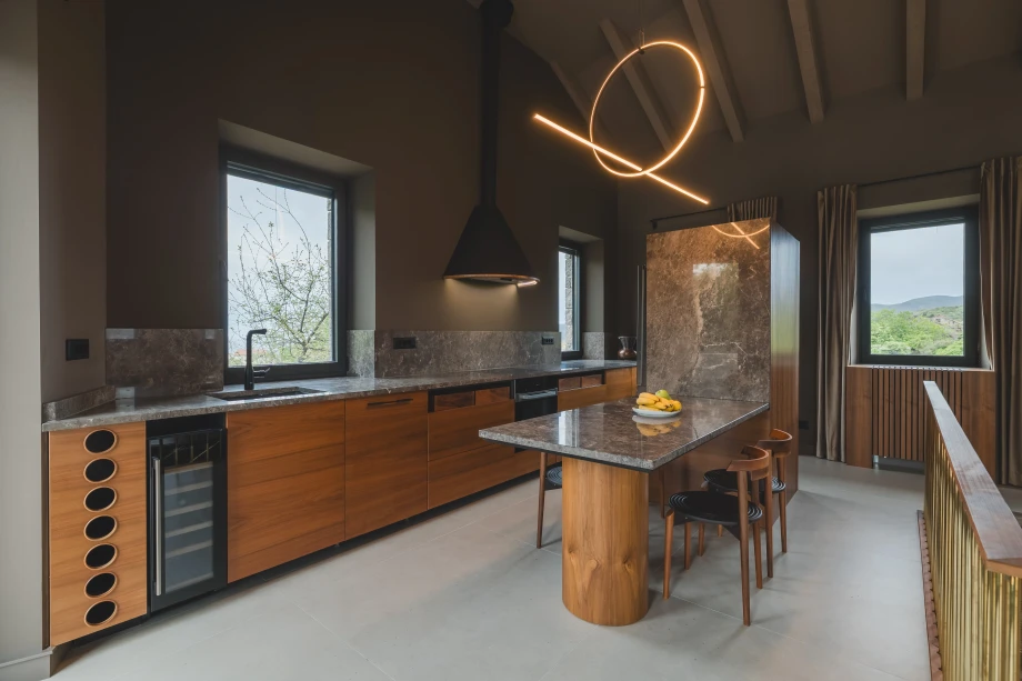 Sleek Modern Kitchen with Built-In Appliances