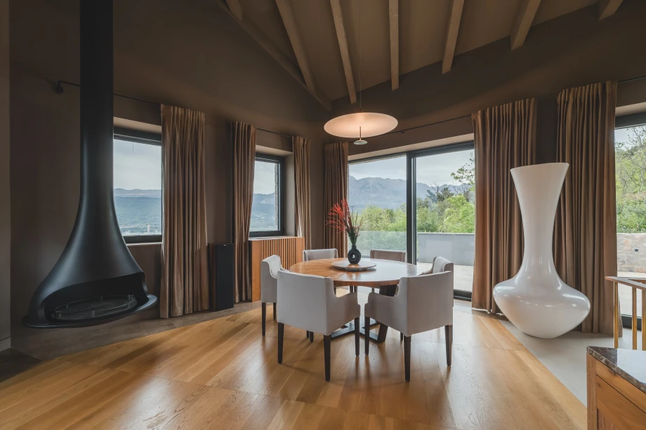 Bright and Airy Living Room with Neutral Tones