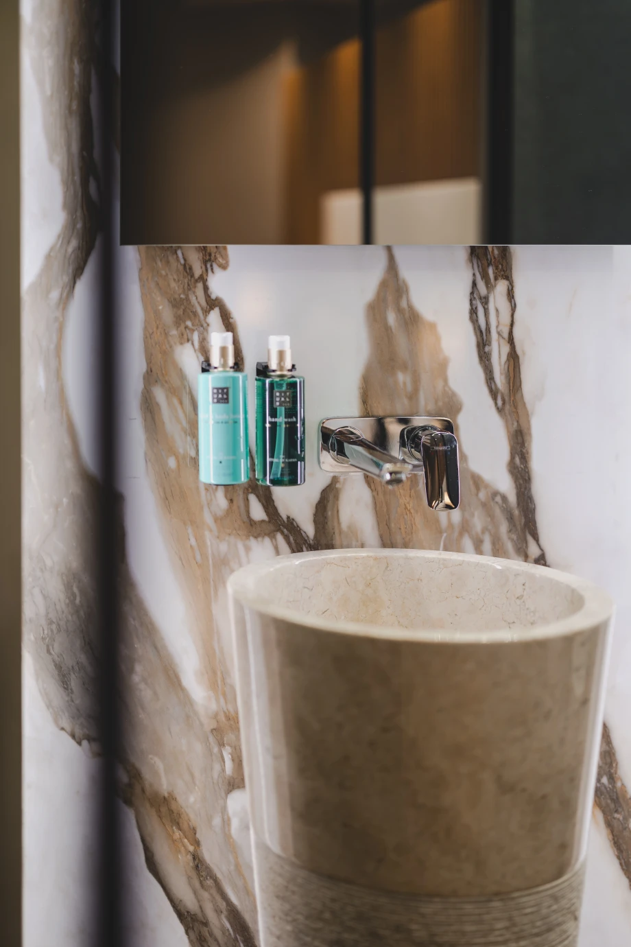 Contemporary Modern Sink with Clean Lines