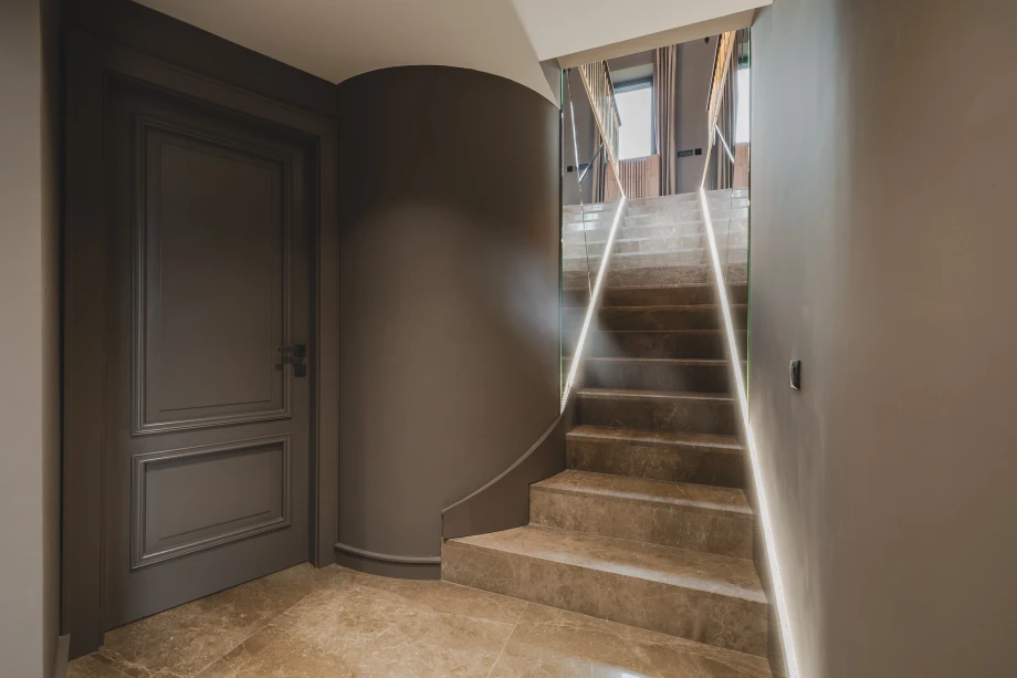 Elegant Internal Stairs with Modern Railing