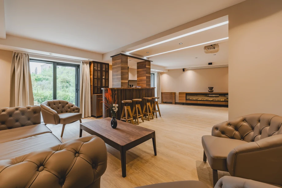 Cozy Living Room with Comfortable Furniture